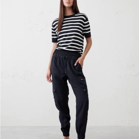Nwt Banana republic tencel cargo jogger in color black - Picture 2 of 6